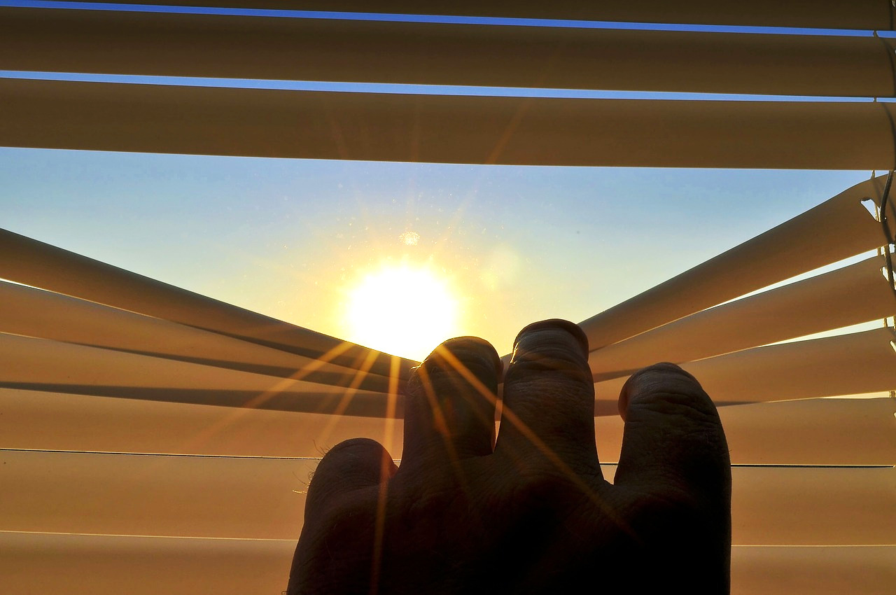 Окна, которые спасут от жары: что Вам нужно знать про солнцезащиту